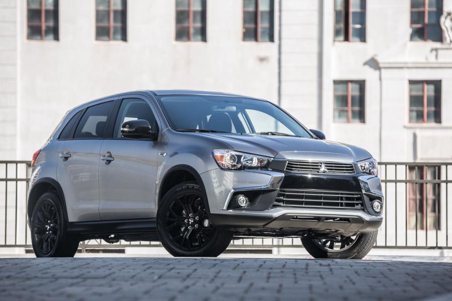  Mitsubishi Outlander Sport Limited Edition 2017 года  (фото 7 из 19)